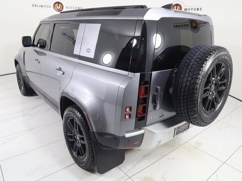 Used 2023 Land Rover Defender 110 SE image 28