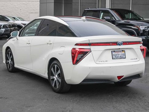 Used 2017 Toyota Mirai image 7