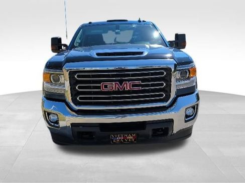 Used 2018 GMC Sierra 2500 SLE w/ SLE Preferred Package AWD/4WD image 8