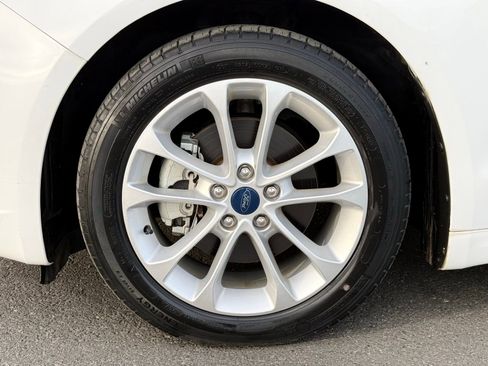 Used 2019 Ford Fusion SE FWD image 10