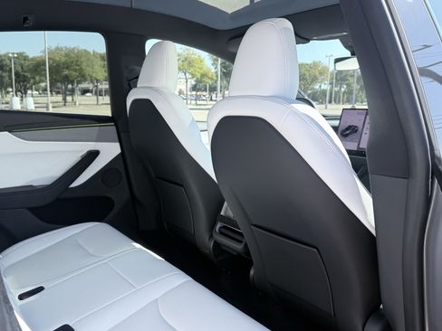 Used 2026 Tesla Model Y AWD image 42