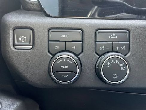 Used 2022 Chevrolet Silverado 1500 LT AWD/4WD image 21