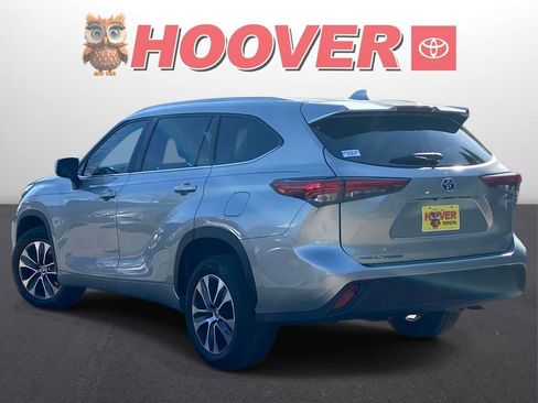 Used 2023 Toyota Highlander XLE FWD image 5