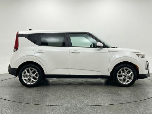 Used 2025 Kia Soul LX w/ LX Technology Package image 11