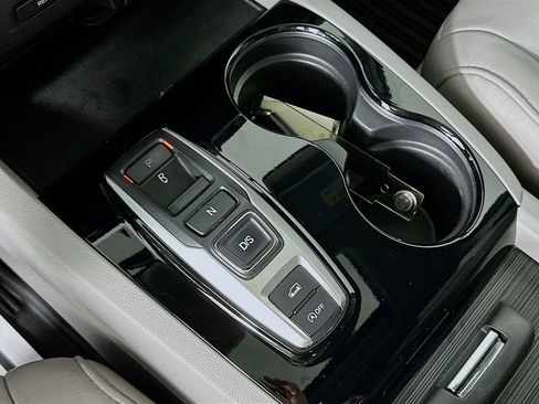 Used 2018 Honda Pilot Touring image 18