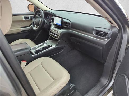 Used 2022 Ford Explorer XLT w/ Equipment Group 202A image 19