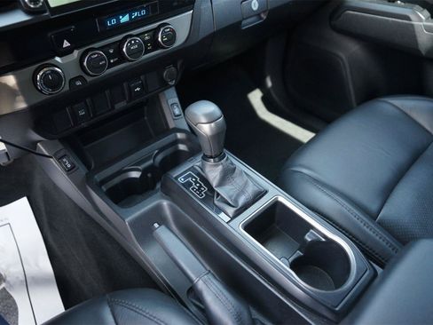 Used 2022 Toyota Tacoma SR AWD/4WD image 28