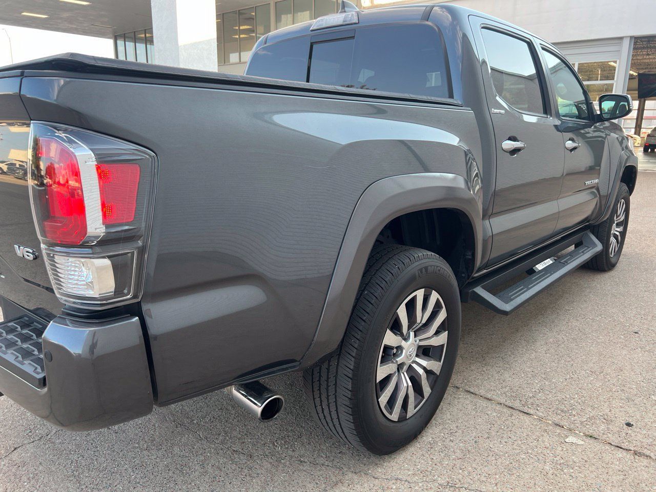 Used 2022 Toyota Tacoma Limited AWD/4WD image 8