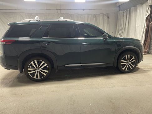Used 2024 Nissan Pathfinder Platinum image 8