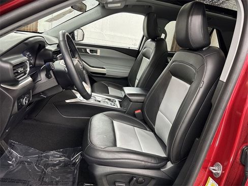 Certified 2023 Ford Explorer XLT w/ Equipment Group 202A image 3