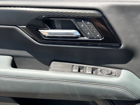 New 2026 GMC Yukon XL AT4 w/ AT4 Premium Plus Package AWD/4WD image 24
