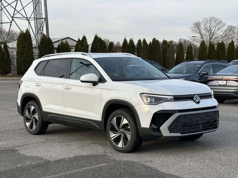 New 2026 Volkswagen Taos SE image 8