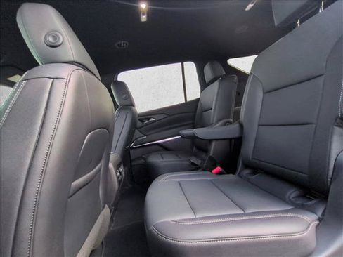 Used 2026 Chevrolet Traverse LT FWD image 18