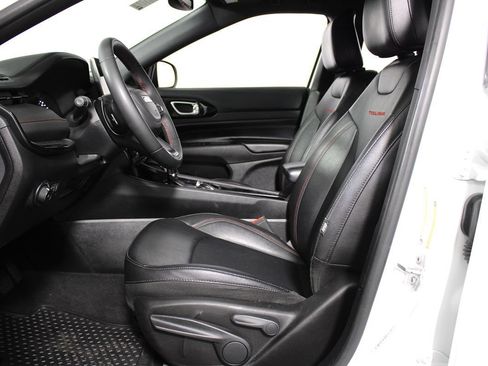 Used 2025 Jeep Compass Trailhawk AWD/4WD image 8