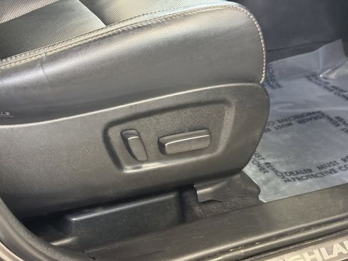 Used 2019 Toyota Highlander Limited Platinum image 30