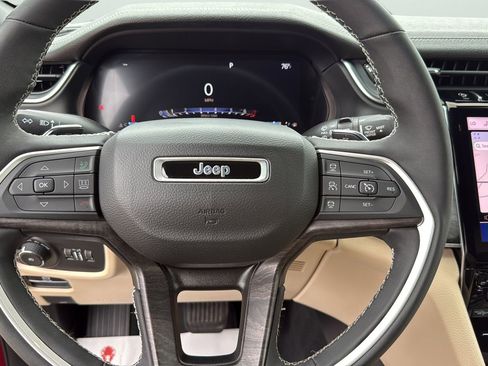 Used 2023 Jeep Grand Cherokee Limited RWD image 14