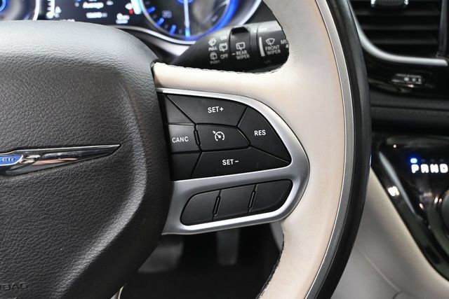 Used 2018 Chrysler Pacifica Limited FWD image 23