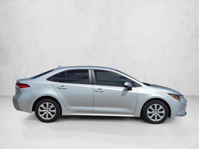 Used 2023 Toyota Corolla LE FWD image 4