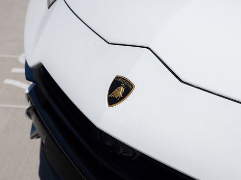 Used 2023 Lamborghini Urus Performante AWD/4WD image 21