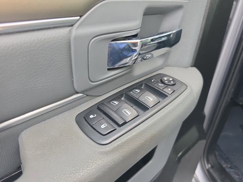Used 2020 RAM 1500 Classic SLT w/ Luxury Group RWD image 18
