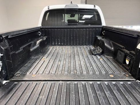 Used 2021 Toyota Tacoma TRD Off-Road w/ Technology Package AWD/4WD image 16