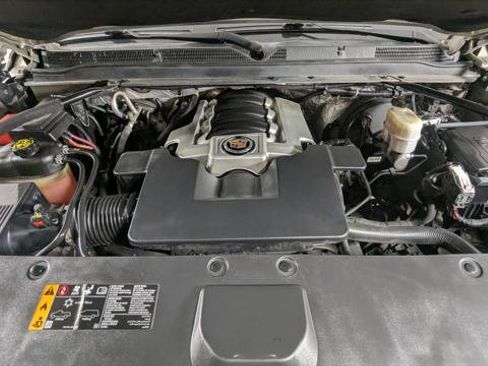 Used 2017 Cadillac Escalade ESV Luxury image 35