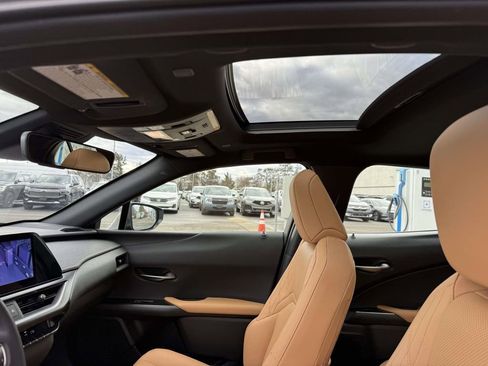 Used 2025 Lexus UX 300h AWD image 26