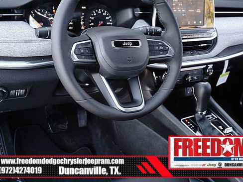 New 2026 Jeep Compass Latitude image 25