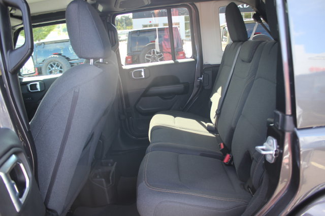 Used 2025 Jeep Wrangler Unlimited Sahara AWD/4WD image 23