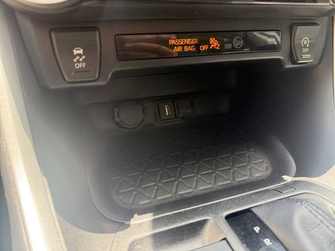 Used 2022 Toyota RAV4 XLE Premium AWD/4WD image 27