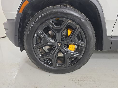 Used 2023 Rivian R1T Adventure image 9