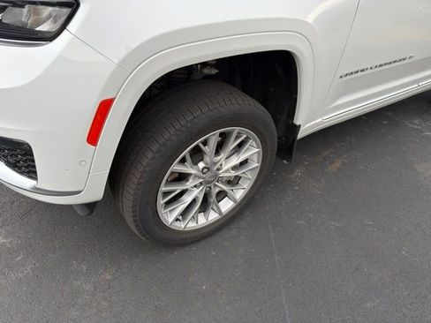 Used 2023 Jeep Grand Cherokee L Summit w/ Luxury Tech Group V AWD/4WD image 6