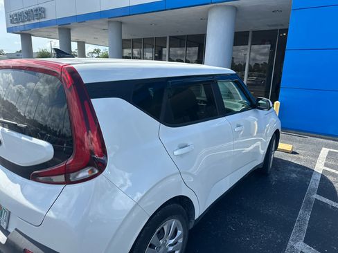 Used 2021 Kia Soul LX FWD image 4