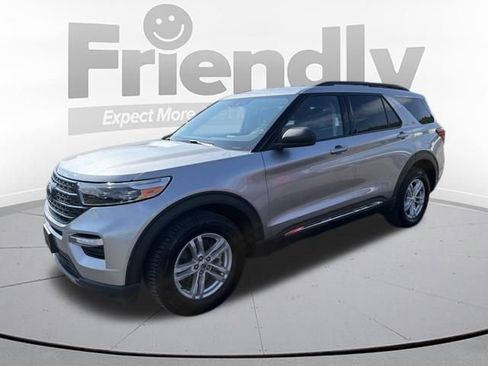 Used 2024 Ford Explorer XLT w/ Equipment Group 202A AWD/4WD image 2