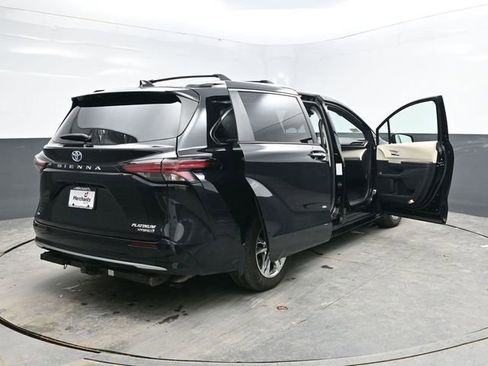 Used 2022 Toyota Sienna Platinum image 46