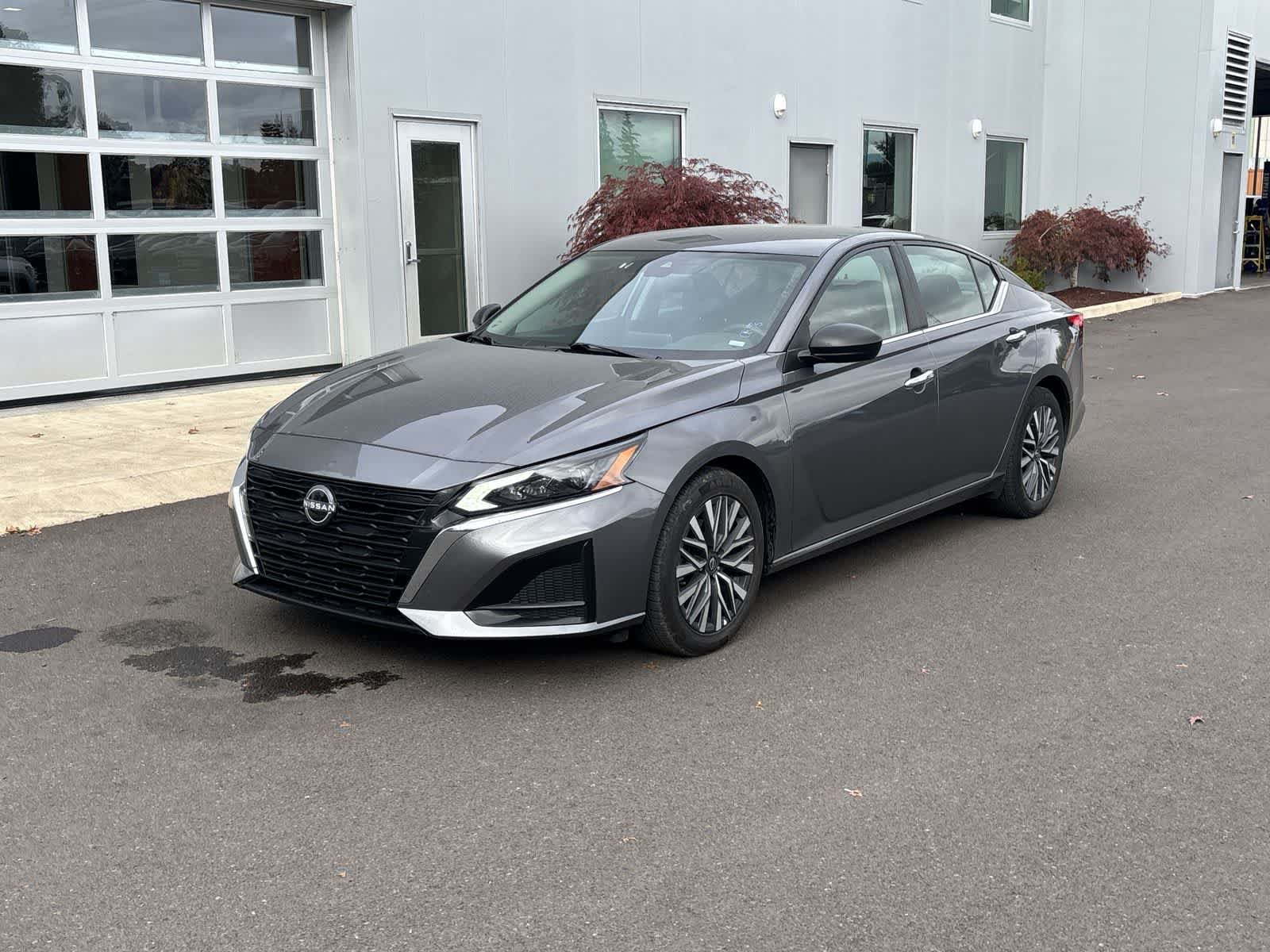 Used 2024 Nissan Altima 2.5 SV FWD image 1