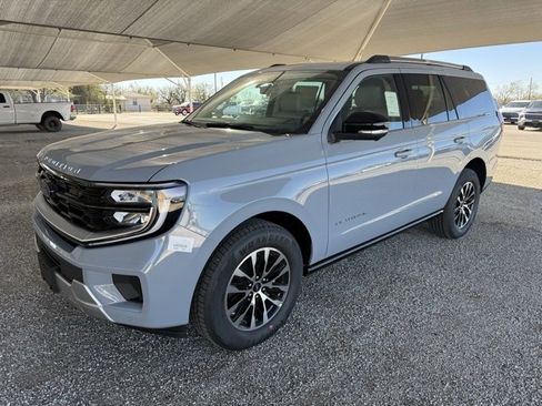 New 2025 Ford Expedition Platinum image 3