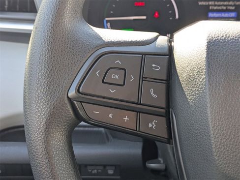 Used 2025 Toyota Sienna LE image 16