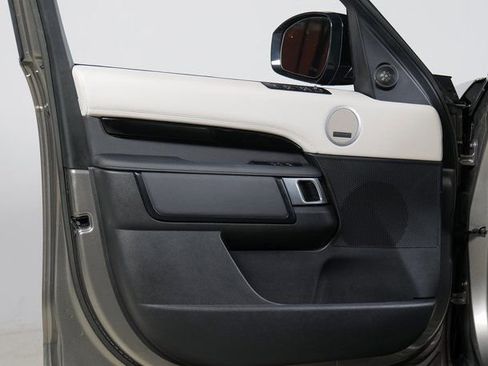 Used 2023 Land Rover Discovery S R-Dynamic image 24