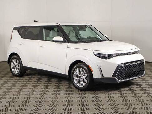 Certified 2023 Kia Soul LX w/ LX Technology Package FWD image 47