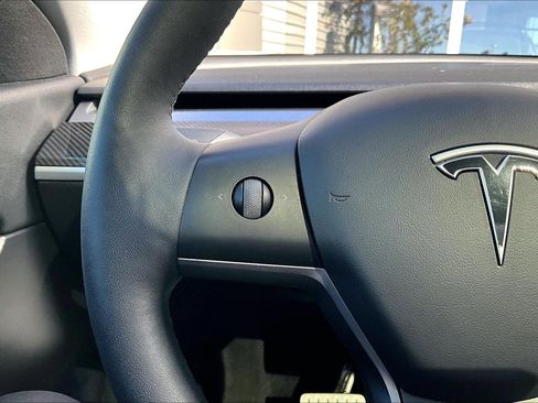 Used 2021 Tesla Model Y Performance image 17