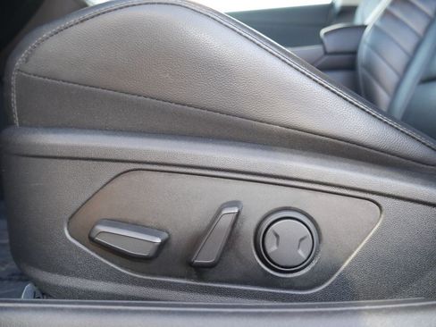 Used 2025 Hyundai Elantra Limited FWD image 32
