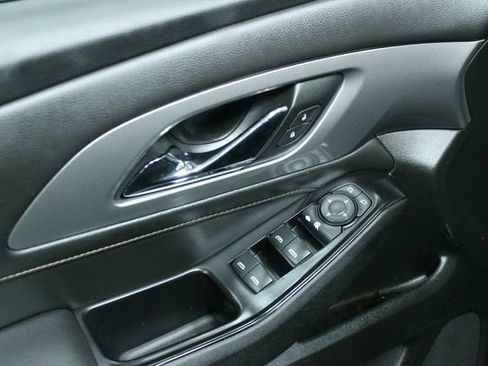 Used 2018 Chevrolet Traverse LT image 13