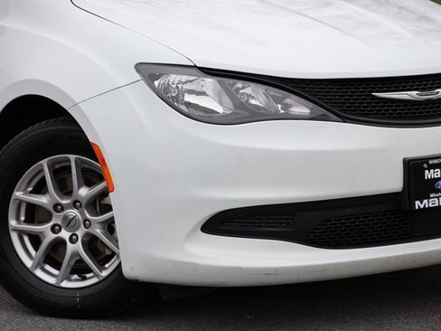 Used 2024 Chrysler Voyager LX image 6