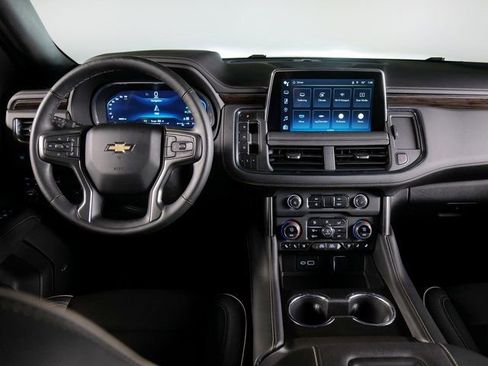 Used 2023 Chevrolet Tahoe Premier w/ Premium Package image 11