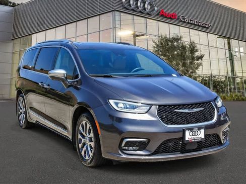 Used 2022 Chrysler Pacifica Pinnacle FWD image 5