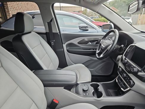 Used 2024 GMC Terrain SLT image 9