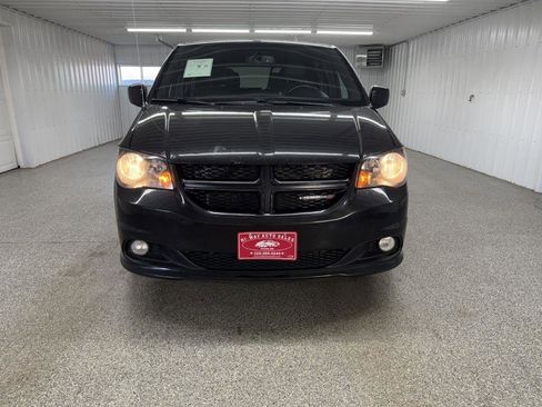 Used 2017 Dodge Grand Caravan SXT w/ Driver Convenience Group image 2