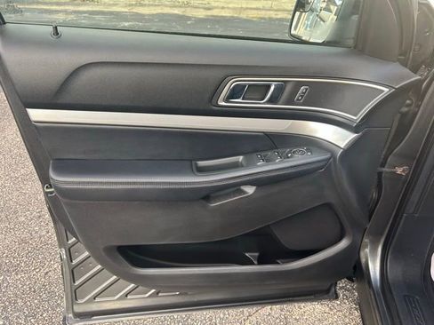 Used 2017 Ford Explorer XLT AWD/4WD image 14