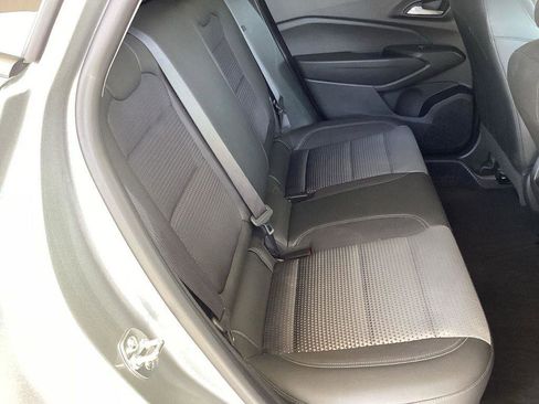 Used 2025 Chevrolet Trax LT FWD image 18